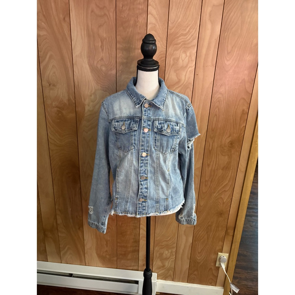 TikTok Shop Distressed Light Wash Denim Jacket Womens M Frayed Hem Jean‎ Coat